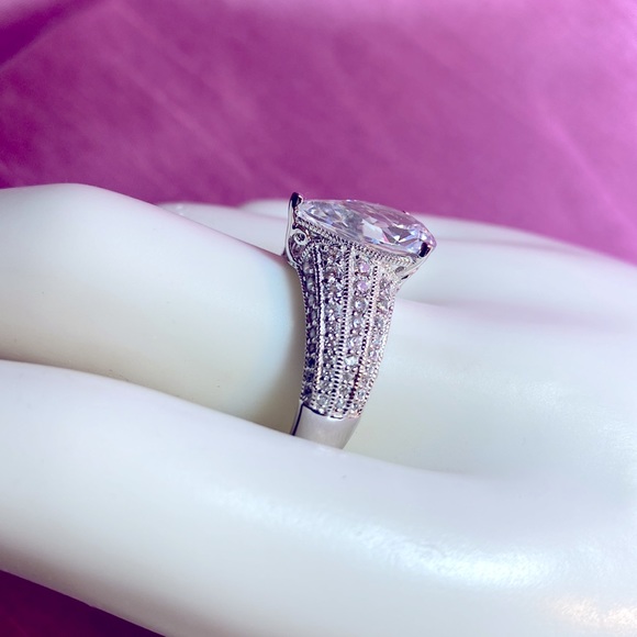 Vanna K for Bella Luce white Diamond Simulant Ring - Picture 7 of 10
